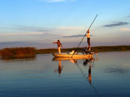 Pesca en Esteros del Iberá. Foto de Argentina Discovered.
