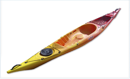 seleccionando el kayak de pesca