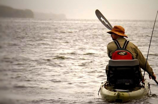 Kayak Cuda 12 de Jackson. (Fuente: Fuente: http://fishnhound.canadiankayakanglers.com/)