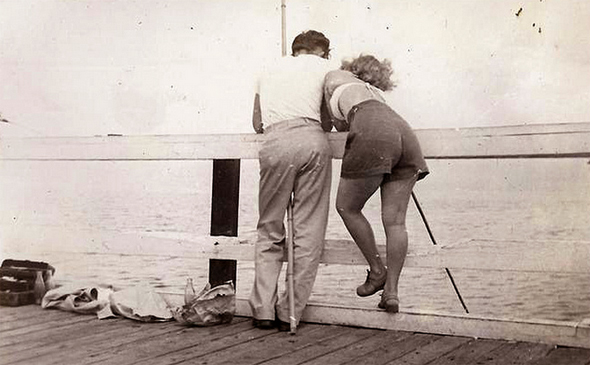 Pareja pescando. Foto vía