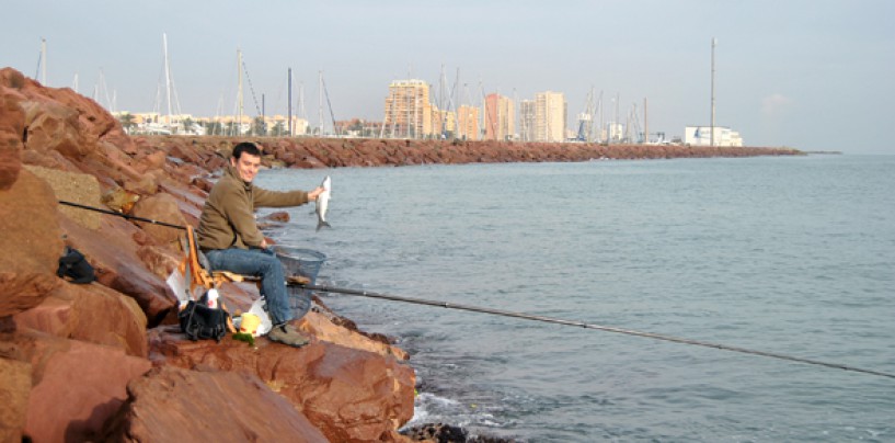 ¿Buscas nuevas experiencias en la pesca? Prueba la pesca de lisas con corcho