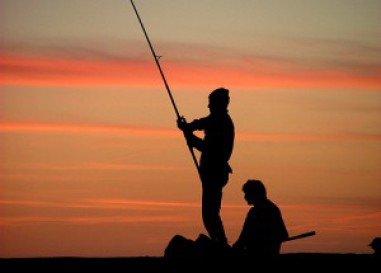 Encuentro Digital sobre la pesca a spinning de depredadores desde costa con Toni Martínez
