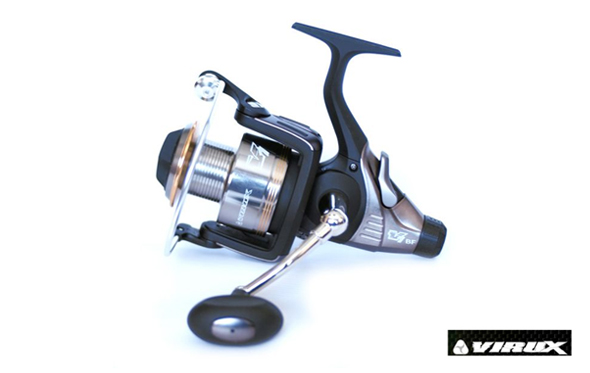 Carrete Baitfeeder V1 bf Virux, perfecto para pescar carpas a fondo.