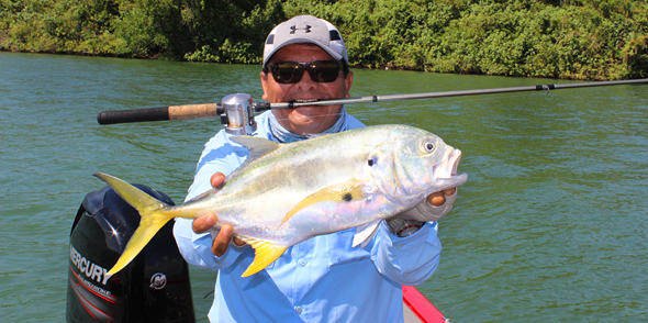 Paco Marroquín nos da algún consejo para pescar jurel en la costa de México.