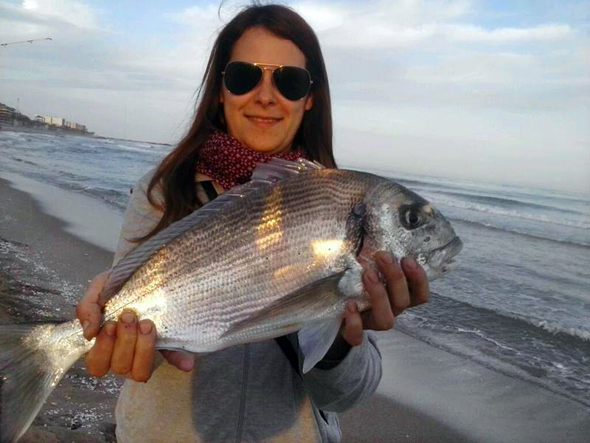 Foto de María Otero, ganadora de nuestro concurso de fotos de pesca.