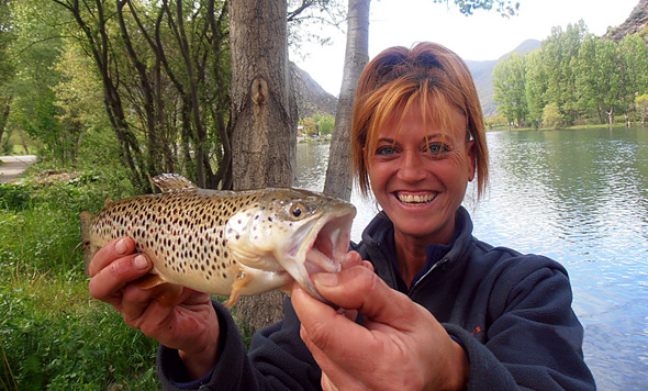 Montse Martínez ha sido nombrada PeZcadora de la semana después de conseguir ser la más votada en nuestro concurso de fotos de pesca.