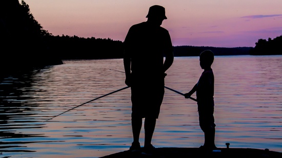 Iniciar a los niños en la pesca deportiva. Foto de Erkki Alvenmod.