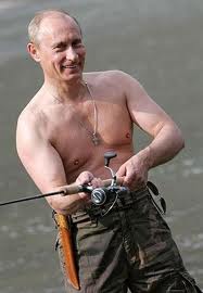 Famosos de pesca: Putin. Foto de http://politic365.com/2012/02/29/putin-to-obama-sex-buys-you-votes/