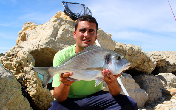 Roque Navarro nos da algunos consejos para pescar doradas en verano.