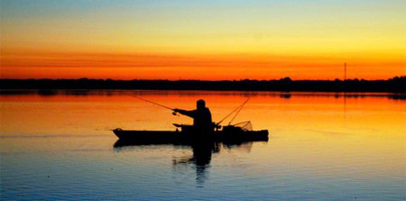 Motor, vela, estabilizadores,… como accesorios para kayaks de pesca