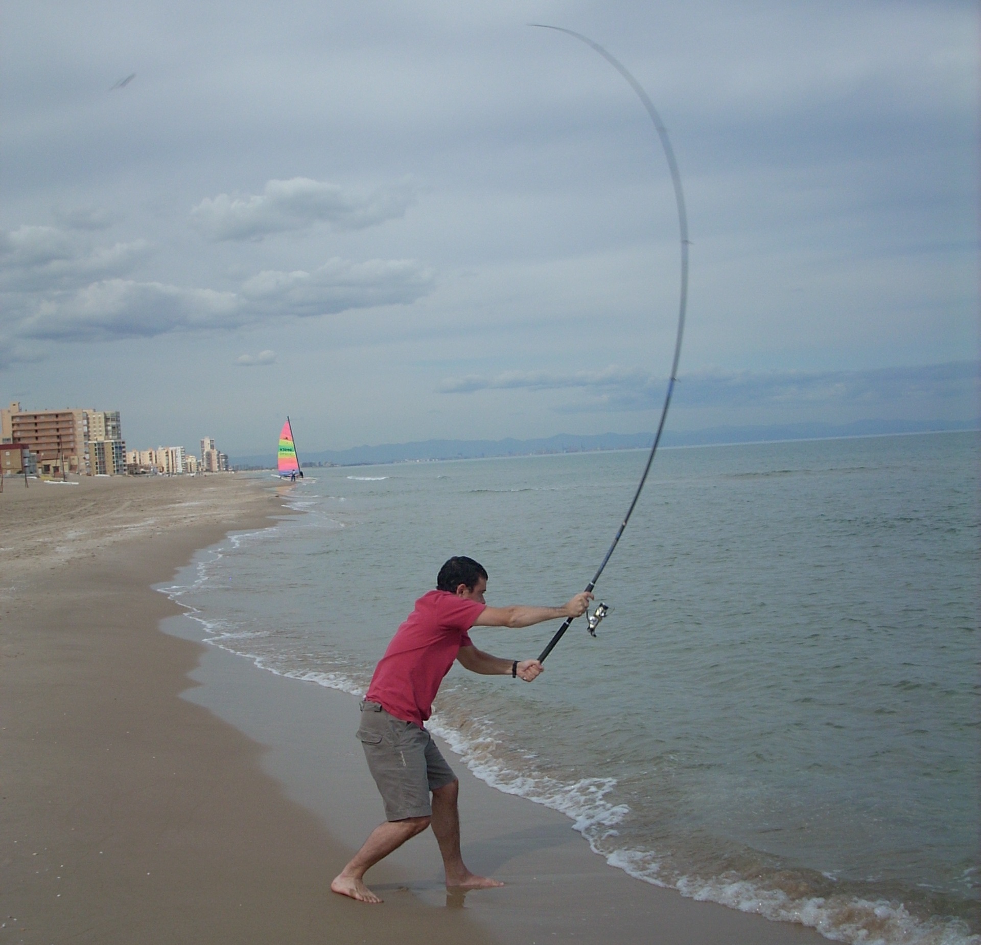 pescar sepias desde la orilla en la playa