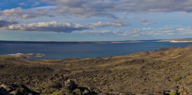 De pesca en el lago Strobel, un lugar en el fin del mundo