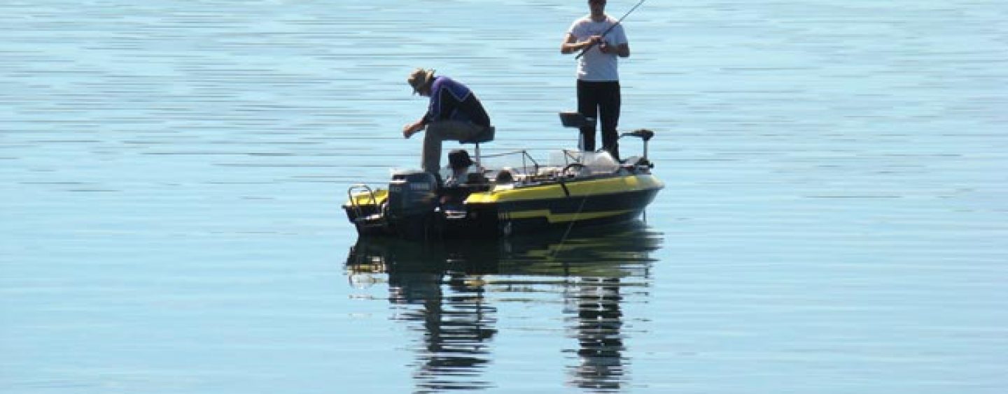 Pesca en embalse ¿embarcado o desde la orilla?