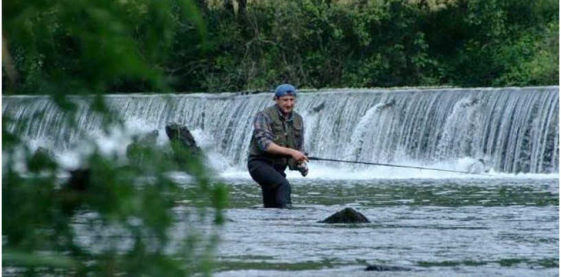 Comienza la temporada del salmón y reo en Galicia, con dudas, esperanzas y el nivel de los ríos como si fuera julio