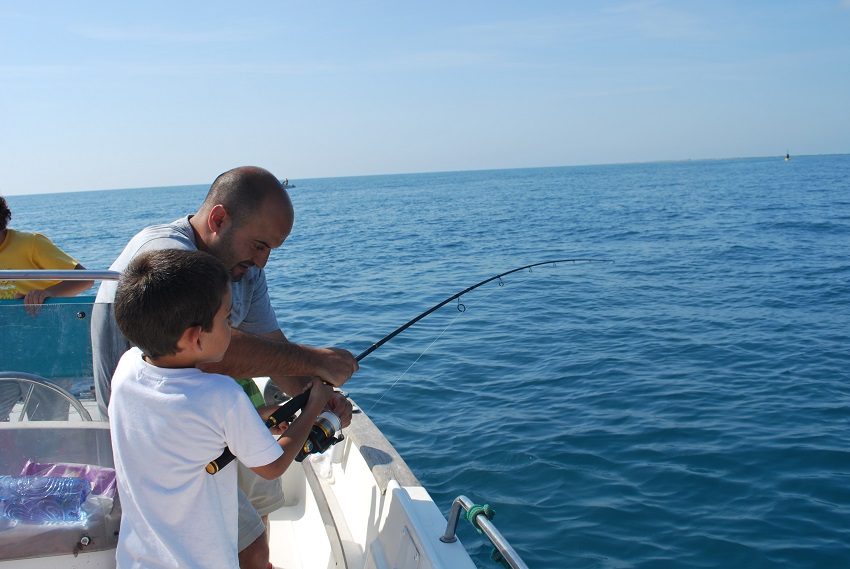 a la pesca de palomentones gigantes con niñso