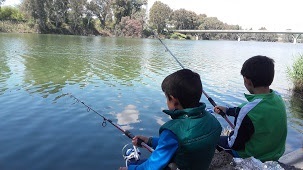 niños pesca en san jeronimo