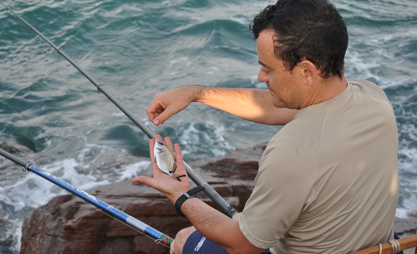 Como pescar con asticots en el mar