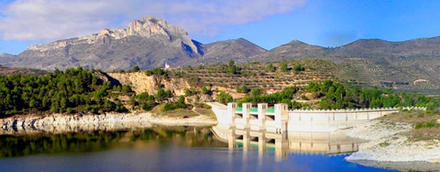 Lugares de pesca: El embalse de Beniarrés, un buen destino para pescar basses en la Comunitat Valenciana