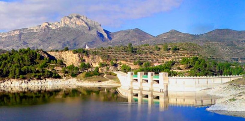 Lugares de pesca: El embalse de Beniarrés, un buen destino para pescar basses en la Comunitat Valenciana