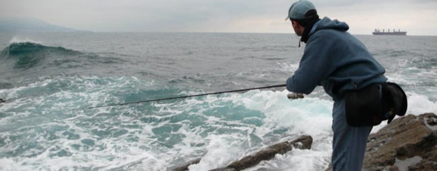 Los riesgos en la pesca. Pescador: a pescar, con billete de ida y vuelta, por favor