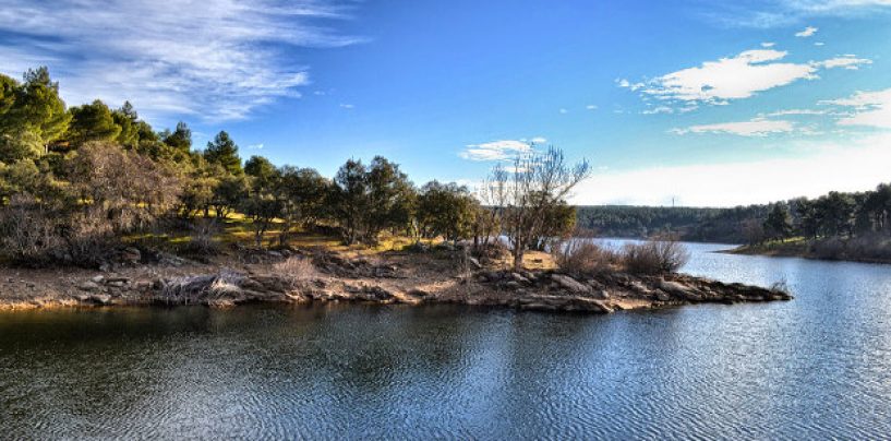 Embalse de Puentes Viejas un buen lugar para la pesca de barbos a mosca en la Comunidad de Madrid