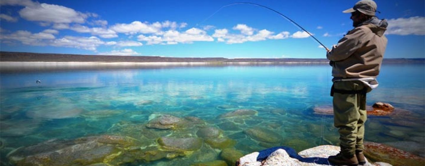 Destinos de pesca: Lago Strobel, el paraíso argentino de la trucha arcoíris