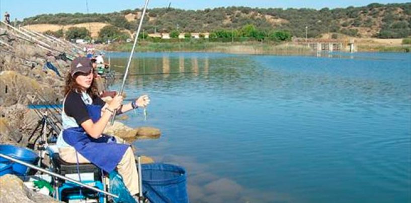 Nuria Mallada, jugadora de la Liga Iberdrola y campeona del mundo de pesca.