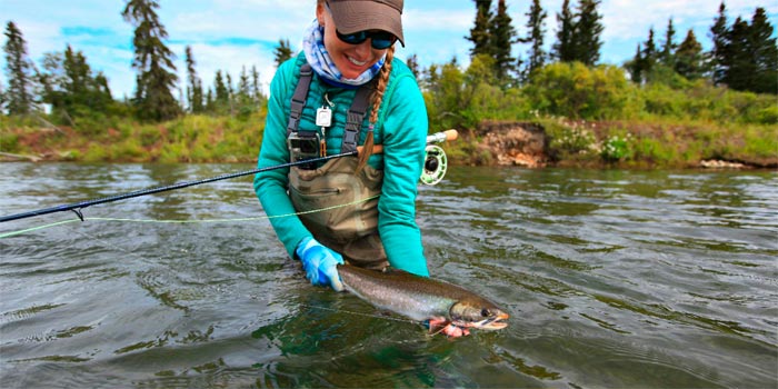 pesca en la isla Kodiak salvelino